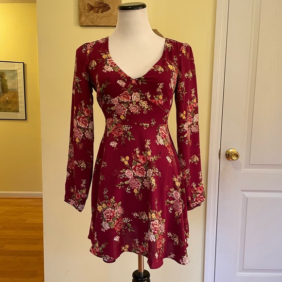 long sleeve floral dress forever 21 Derek Heart neckline with empire waist seam for a flattering fit Long sleeves with elasticized cuffs This item is from an independent label and is not part of the Forever 21 brand. FOREVER 21 Floral Dresses for